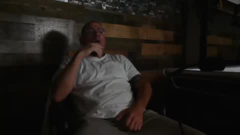 Snapshot of wantmymantofukme chatting on 10-15-25, 08:58 wantmymantofukme online show from 10-15-25, 08:58