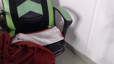 Snapshot of we_n_you chatting on 01-24-25, 04:49 Trixie 3 online show from 01-24-25, 04:49