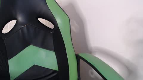 Snapshot of we_n_you chatting on 01-28-25, 01:16 Trixie 3 online show from 01-28-25, 01:16