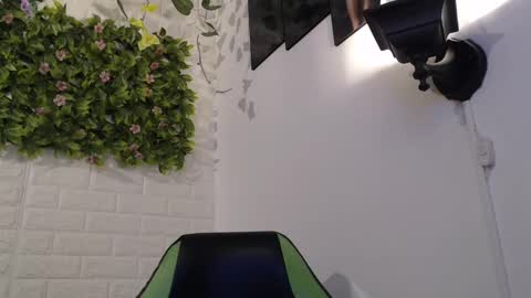 Snapshot of we_n_you chatting on 02-12-25, 05:37 Trixie 3 online show from 02-12-25, 05:37