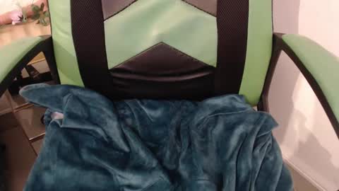 Snapshot of we_n_you chatting on 02-15-25, 12:11 Trixie 3 online show from 02-15-25, 12:11