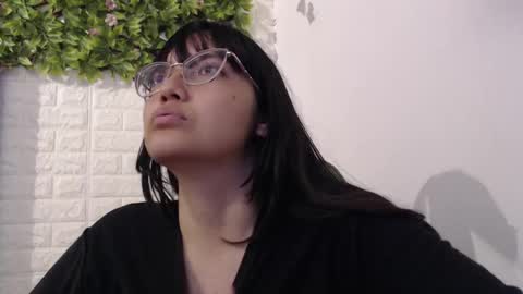 Snapshot of we_n_you chatting on 03-07-25, 01:29 Trixie 3 online show from 03-07-25, 01:29