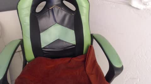 Snapshot of we_n_you chatting on 09-14-25, 03:44 Trixie 3 online show from 09-14-25, 03:44