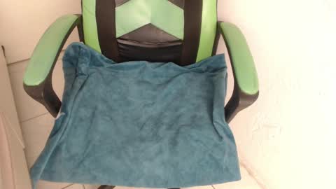 Snapshot of we_n_you chatting on 09-16-25, 01:12 Trixie 3 online show from 09-16-25, 01:12