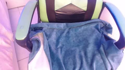 Snapshot of we_n_you chatting on 09-17-25, 02:52 Trixie 3 online show from 09-17-25, 02:52