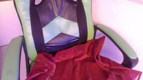 Snapshot of we_n_you chatting on 09-27-25, 01:38 Trixie 3 online show from 09-27-25, 01:38