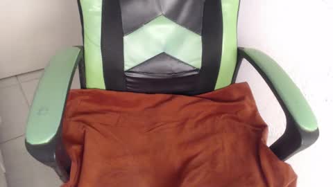 Snapshot of we_n_you chatting on 10-08-25, 01:42 Trixie 3 online show from 10-08-25, 01:42