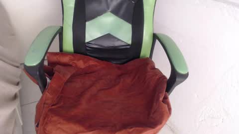 Snapshot of we_n_you chatting on 10-09-25, 01:09 Trixie 3 online show from 10-09-25, 01:09