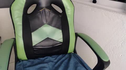 Snapshot of we_n_you chatting on 10-26-25, 01:17 Trixie 3 online show from 10-26-25, 01:17