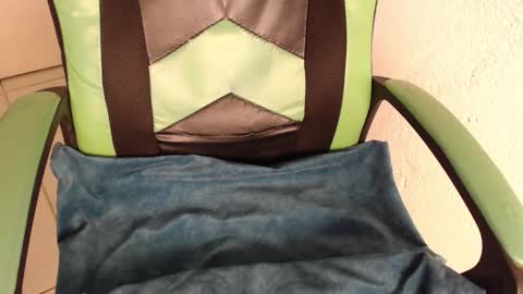 Snapshot of we_n_you chatting on 10-30-25, 02:07 Trixie 3 online show from 10-30-25, 02:07