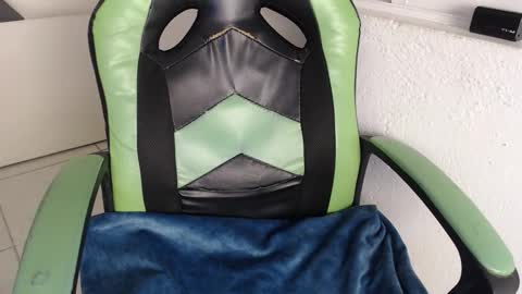 Snapshot of we_n_you chatting on 11-01-25, 05:04 Trixie 3 online show from 11-01-25, 05:04