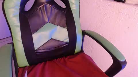 Snapshot of we_n_you chatting on 11-10-25, 01:21 Trixie 3 online show from 11-10-25, 01:21