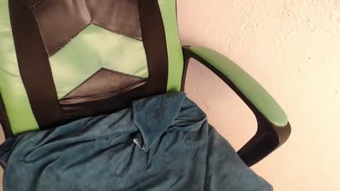 Snapshot of we_n_you chatting on 11-18-25, 06:45 Trixie 3 online show from 11-18-25, 06:45