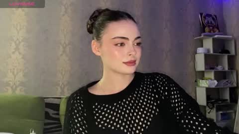 Snapshot of weareyoursun chatting on 05-04-26, 10:44 Alice online show from 05-04-26, 10:44