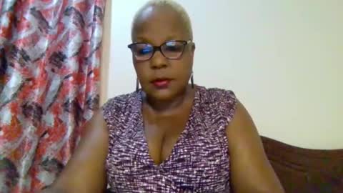 Snapshot of weaverbird25 chatting on 01-07-26, 07:27 weaverbird25 online show from 01-07-26, 07:27