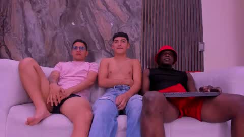 Jhonny Dick  his neighbors. online show from 12-01-25, 01:49