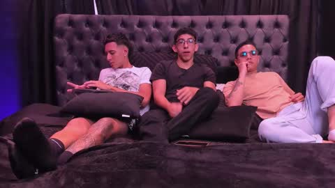 Jhonny Dick  his neighbors. online show from 02-03-26, 07:52