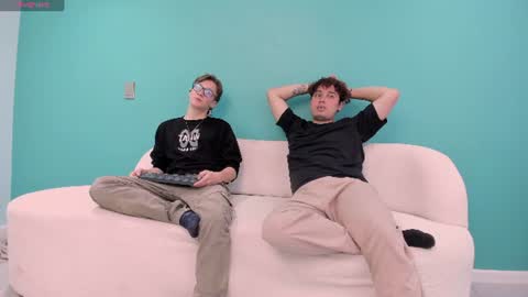 Jhonny Dick  his neighbors. online show from 07-15-26, 02:33