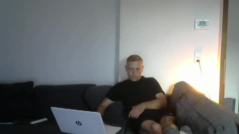 Snapshot of weberbenny chatting on 07-01-26, 04:29 weberbenny online show from 07-01-26, 04:29