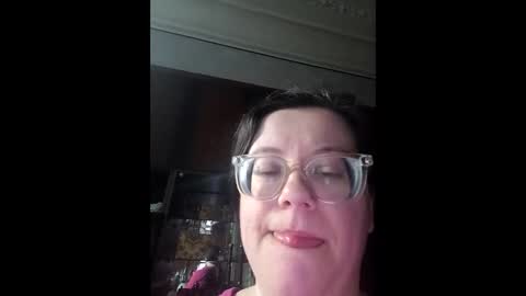 Snapshot of webgirl2 chatting on 12-16-25, 01:16 Marina online show from 12-16-25, 01:16