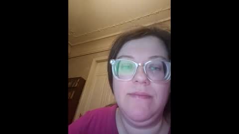 Snapshot of webgirl2 chatting on 12-17-25, 04:57 Marina online show from 12-17-25, 04:57