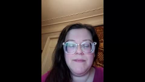 Snapshot of webgirl2 chatting on 12-20-25, 10:06 Marina online show from 12-20-25, 10:06