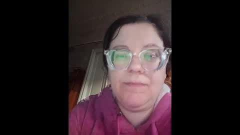 Snapshot of webgirl2 chatting on 03-12-26, 03:18 Marina online show from 03-12-26, 03:18