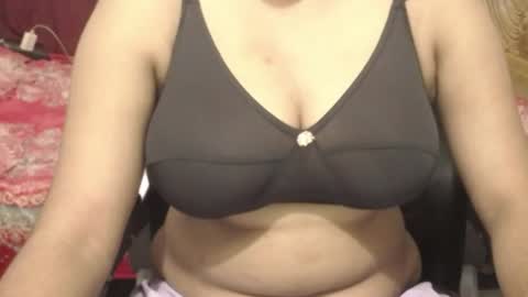 Snapshot of webshowxxx chatting on 08-04-26, 07:05 mina online show from 08-04-26, 07:05