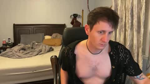 Snapshot of webslingxxxx chatting on 10-24-25, 12:52 webslingxxxx online show from 10-24-25, 12:52