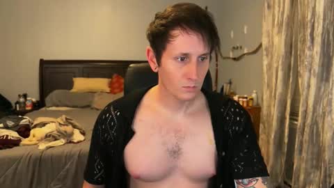 Snapshot of webslingxxxx chatting on 12-17-25, 01:22 webslingxxxx online show from 12-17-25, 01:22