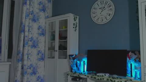 Snapshot of weed_princesss chatting on 12-29-24, 04:51 moon online show from 12-29-24, 04:51