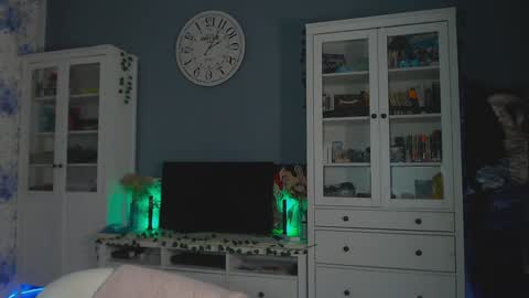 Snapshot of weed_princesss chatting on 01-23-25, 03:11 moon online show from 01-23-25, 03:11