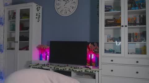 Snapshot of weed_princesss chatting on 02-09-25, 03:23 moon online show from 02-09-25, 03:23