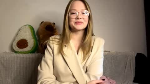 Elise online show from 11-30-25, 05:39