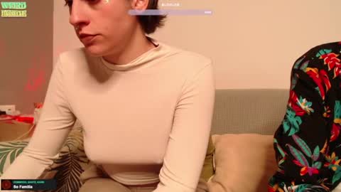 Snapshot of weird_inside chatting on 01-01-25, 09:09 Alyssa and James online show from 01-01-25, 09:09