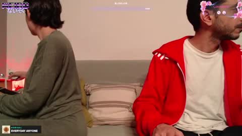 Snapshot of weird_inside chatting on 01-02-25, 11:16 Alyssa and James online show from 01-02-25, 11:16