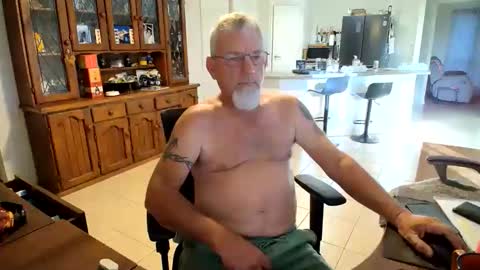 Snapshot of wellhelloo chatting on 04-28-26, 06:18 Wellhelloo online show from 04-28-26, 06:18