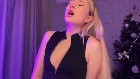 Snapshot of wendy_amber chatting on 01-16-26, 10:36 Daisy online show from 01-16-26, 10:36