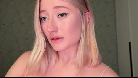 Snapshot of wendy_amber chatting on 02-01-26, 05:00 Daisy online show from 02-01-26, 05:00