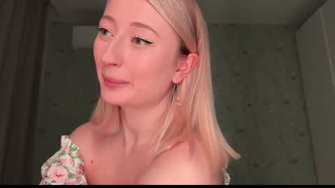 Snapshot of wendy_amber chatting on 02-02-26, 06:06 Daisy online show from 02-02-26, 06:06