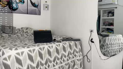 Snapshot of wendy_and_alex1712 chatting on 10-31-25, 12:33 Wendy Alex online show from 10-31-25, 12:33