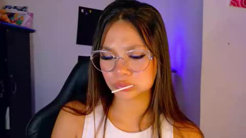 Snapshot of wendy_mills_ chatting on 03-12-26, 12:50 Wendy online show from 03-12-26, 12:50