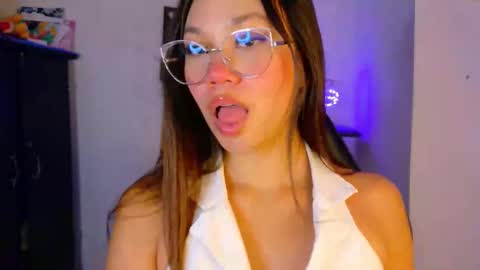 Snapshot of wendy_mills_ chatting on 03-12-26, 11:00 Wendy online show from 03-12-26, 11:00