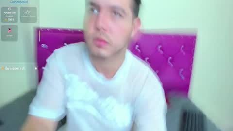 Snapshot of wendyyhot69 chatting on 03-15-26, 09:21 wendyyhot69 online show from 03-15-26, 09:21