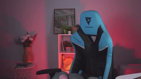 little girl who is always rightLisa online show from 12-28-24, 02:22