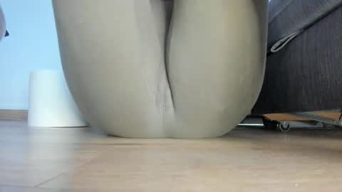 wet_pants2022 online show from 04-15-26, 09:27