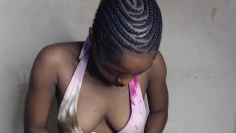 Bella online show from 04-28-26, 07:24