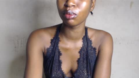 Snapshot of wet_pussy200 chatting on 05-18-26, 07:58 Bella online show from 05-18-26, 07:58