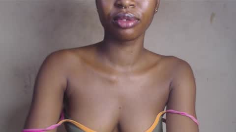 Snapshot of wet_pussy200 chatting on 05-21-26, 09:38 Bella online show from 05-21-26, 09:38