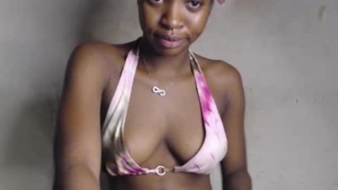 Snapshot of wet_pussy200 chatting on 06-08-26, 07:47 Bella online show from 06-08-26, 07:47